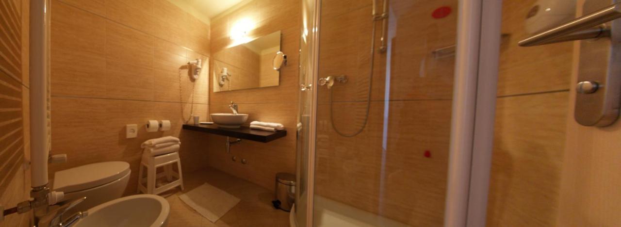 Double Room with Balcony and Lake View